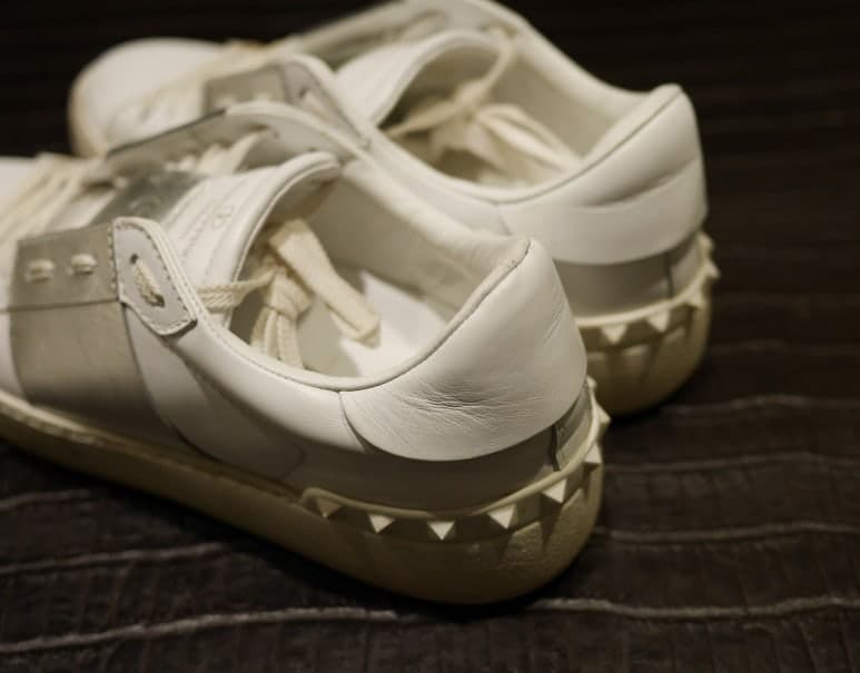 [Valentino 발렌티노] 스니커즈 가죽 장식 뜯어짐 수선 상세