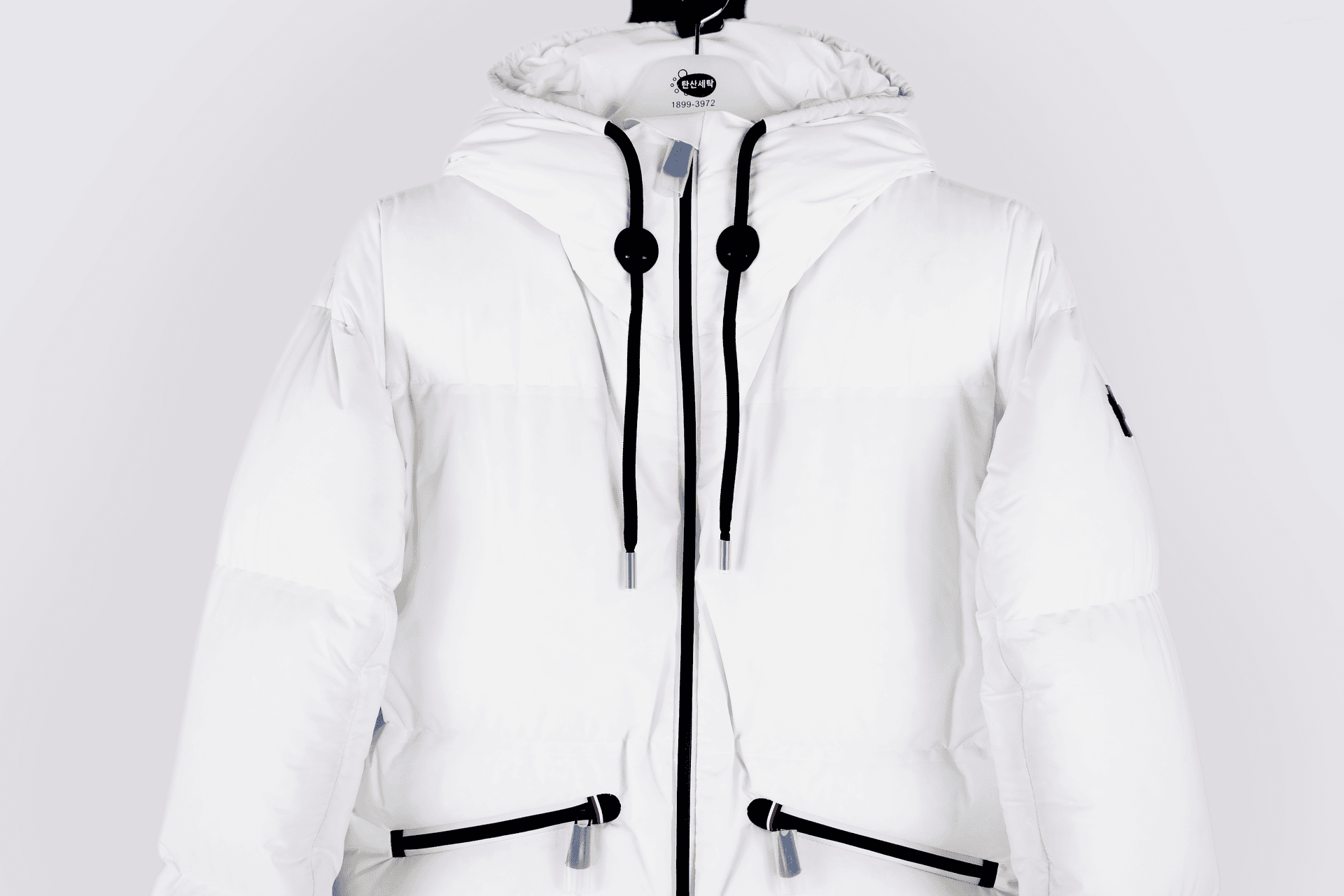 [MONCLER 몽클레르] 심리스 숏 다운 재킷 상세
