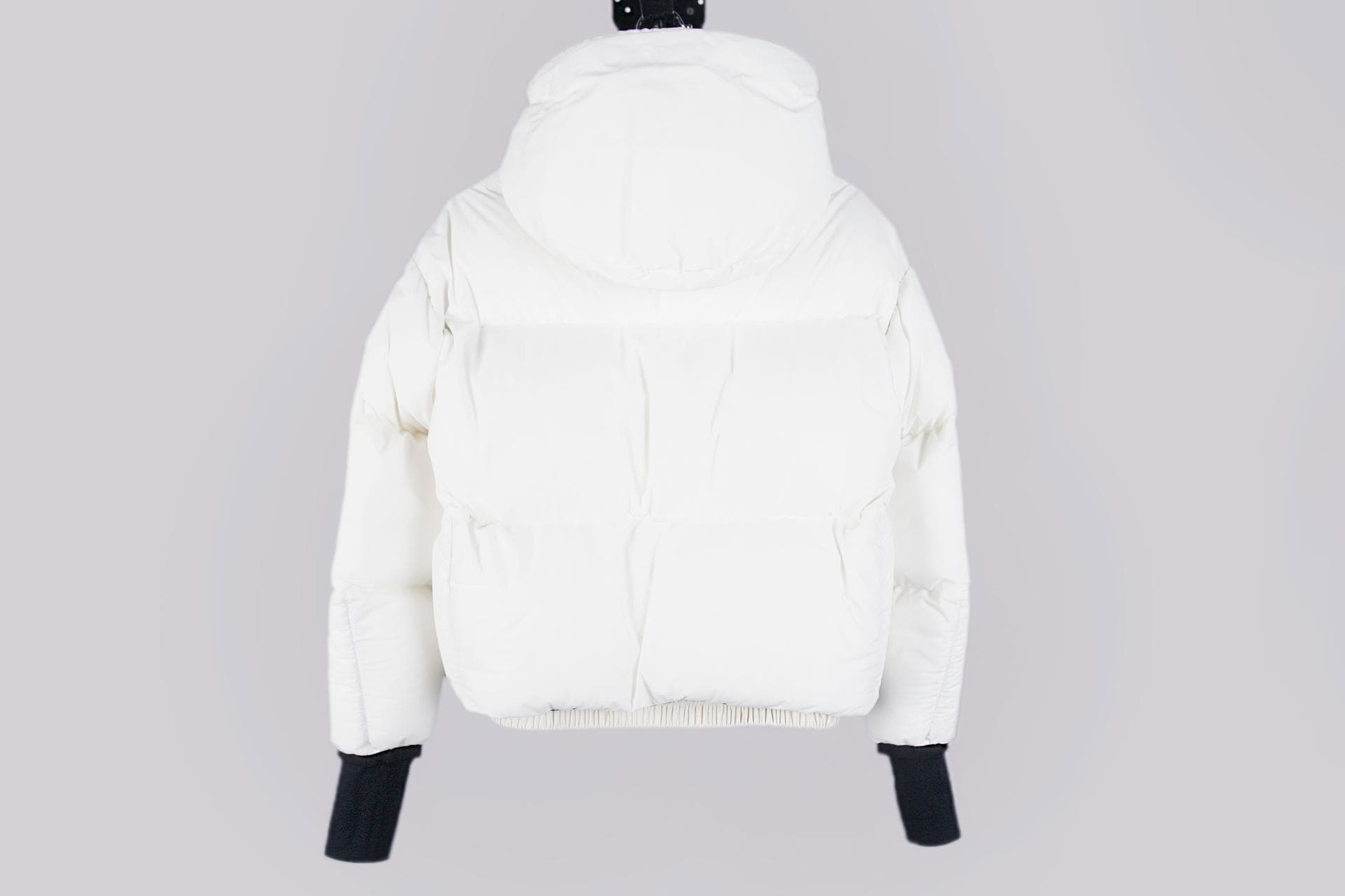 [MONCLER 몽클레르] 심리스 숏 다운 재킷 상세