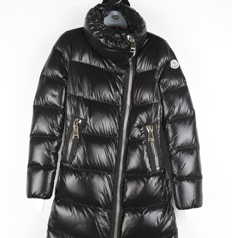 [MONCLER 몽클레르] 유광 사선 여밈 다운 코트