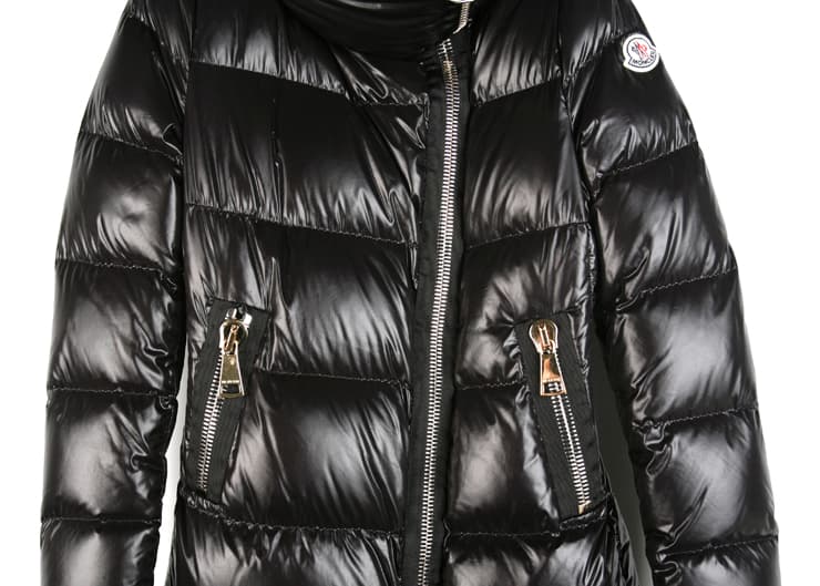 [MONCLER 몽클레르] 유광 사선 여밈 다운 코트 상세
