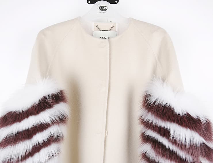 [FENDI 펜디] 폭스퍼 소매 장식 코트 상세