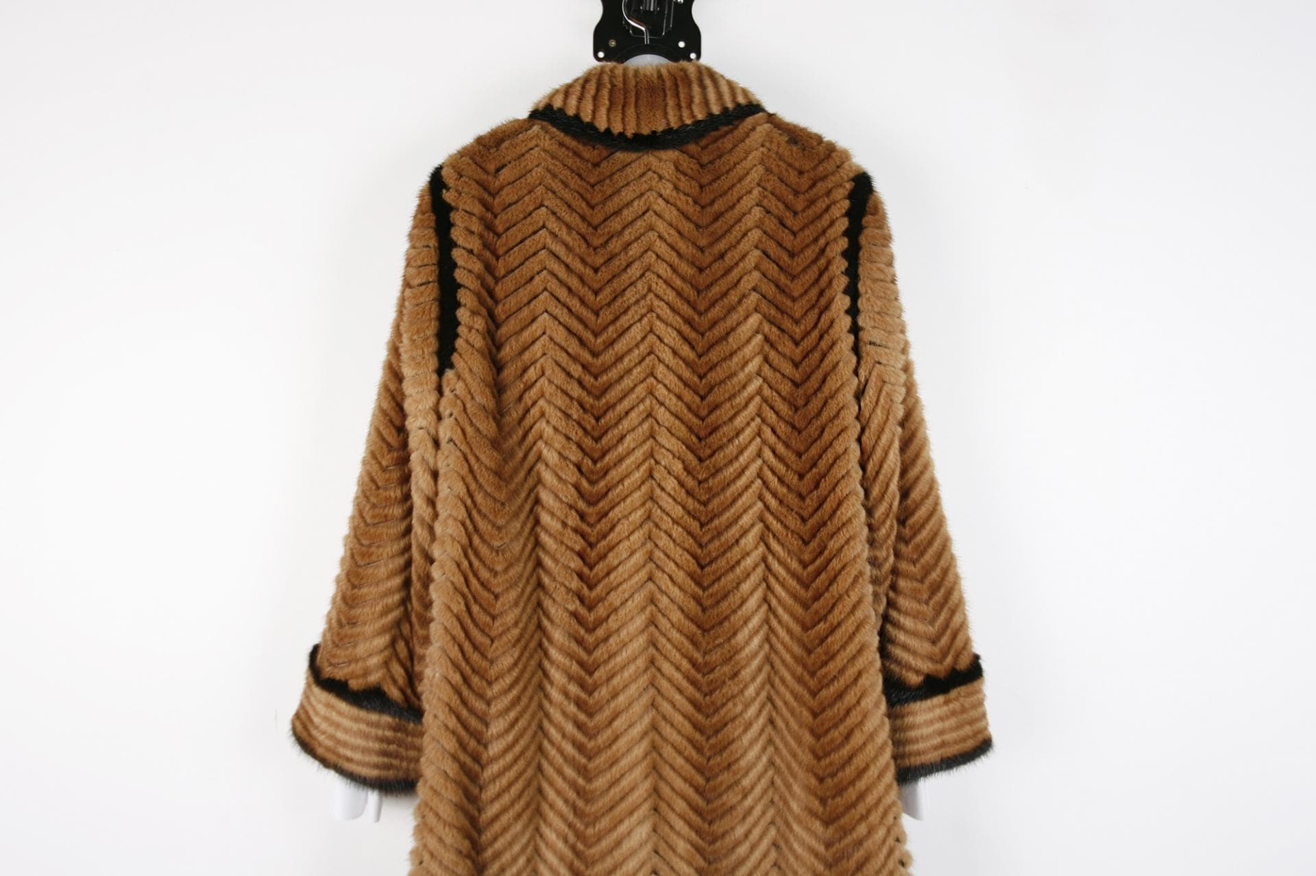 [FENDI 펜디] 밍크 코트 상세