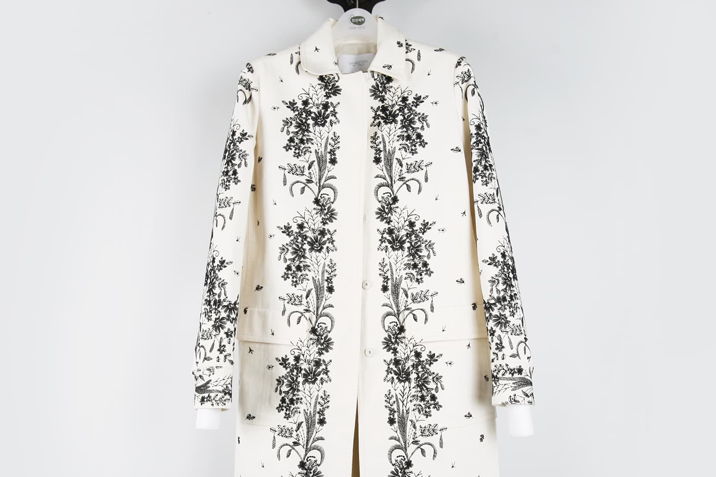 [Giambattista Valli 지암바티스타 발리] 자수 코트 상세
