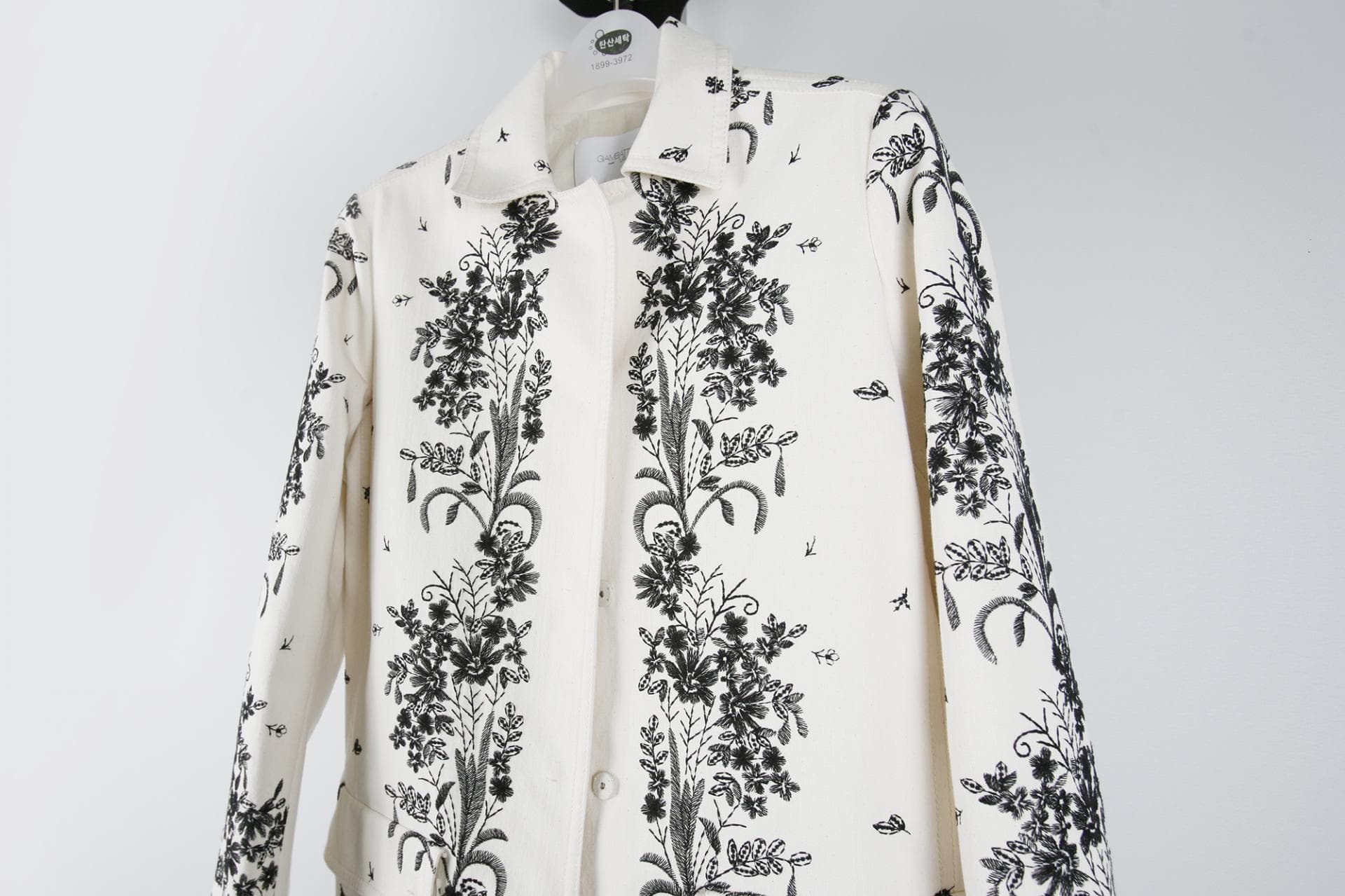 [Giambattista Valli 지암바티스타 발리] 자수 코트 상세