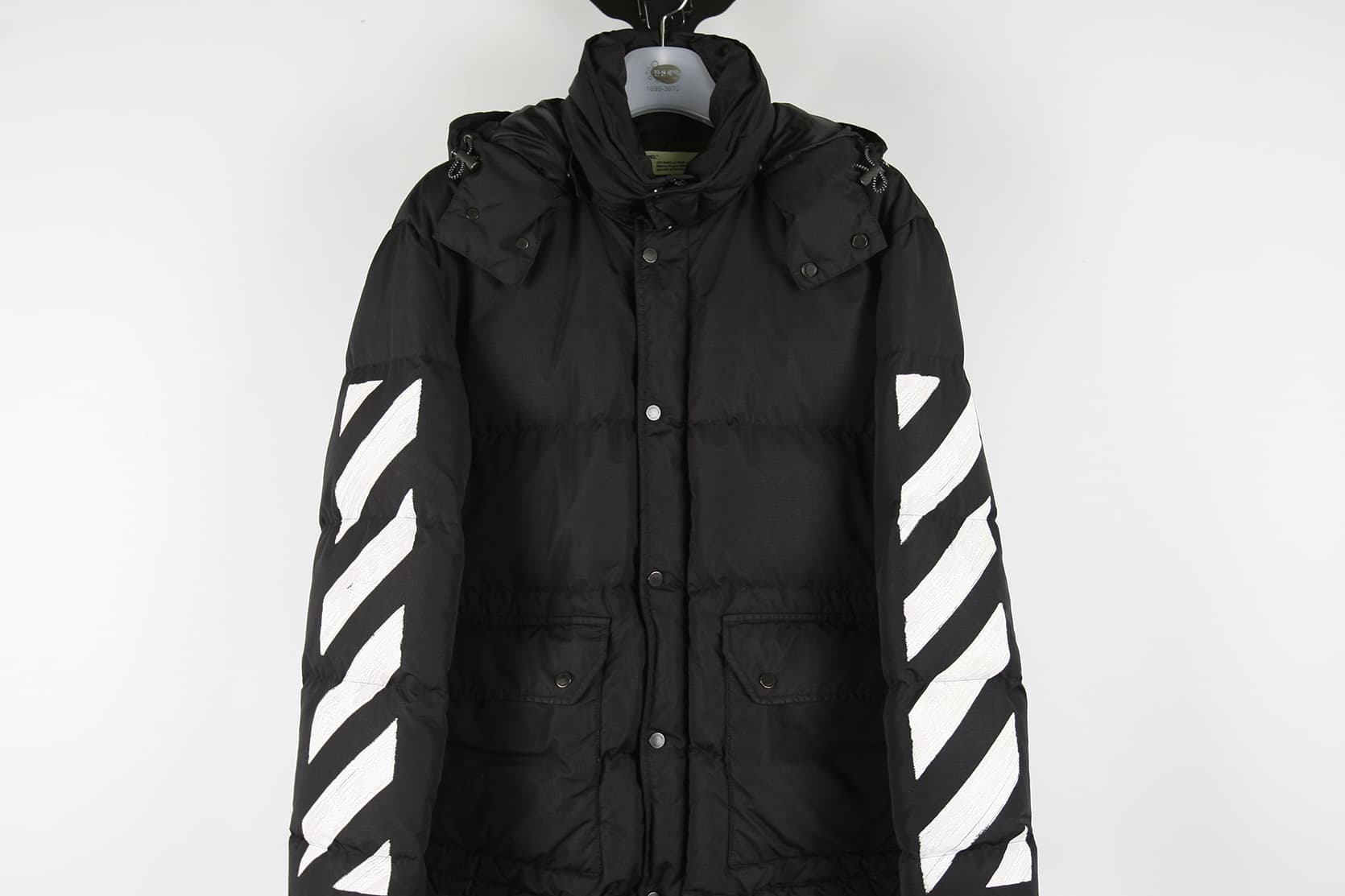 [OFF-WHITE 오프화이트] 푸퍼 자켓 상세