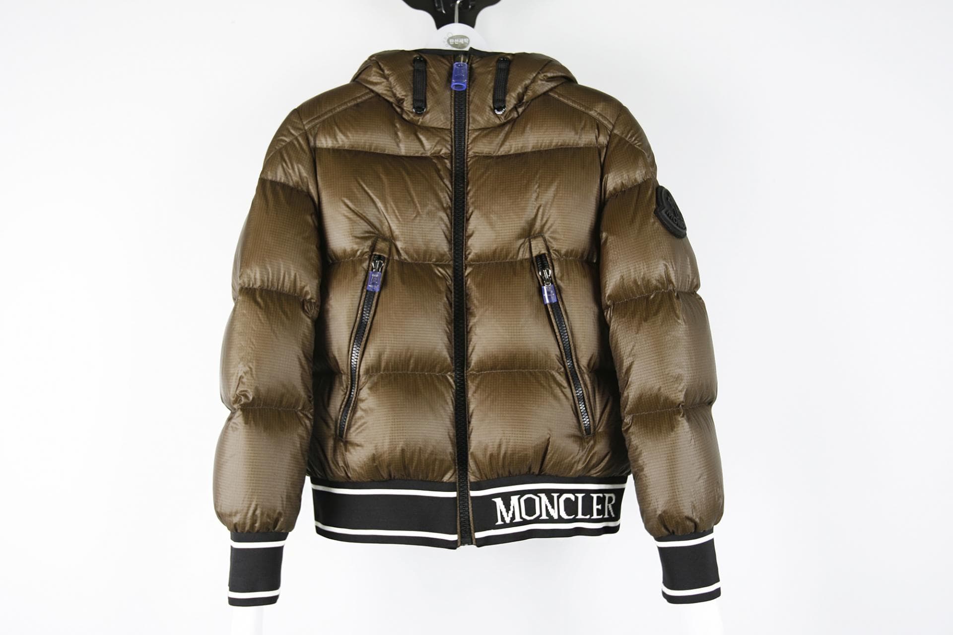 [Moncler 몽클레르] 밴드 장식 다운 자켓