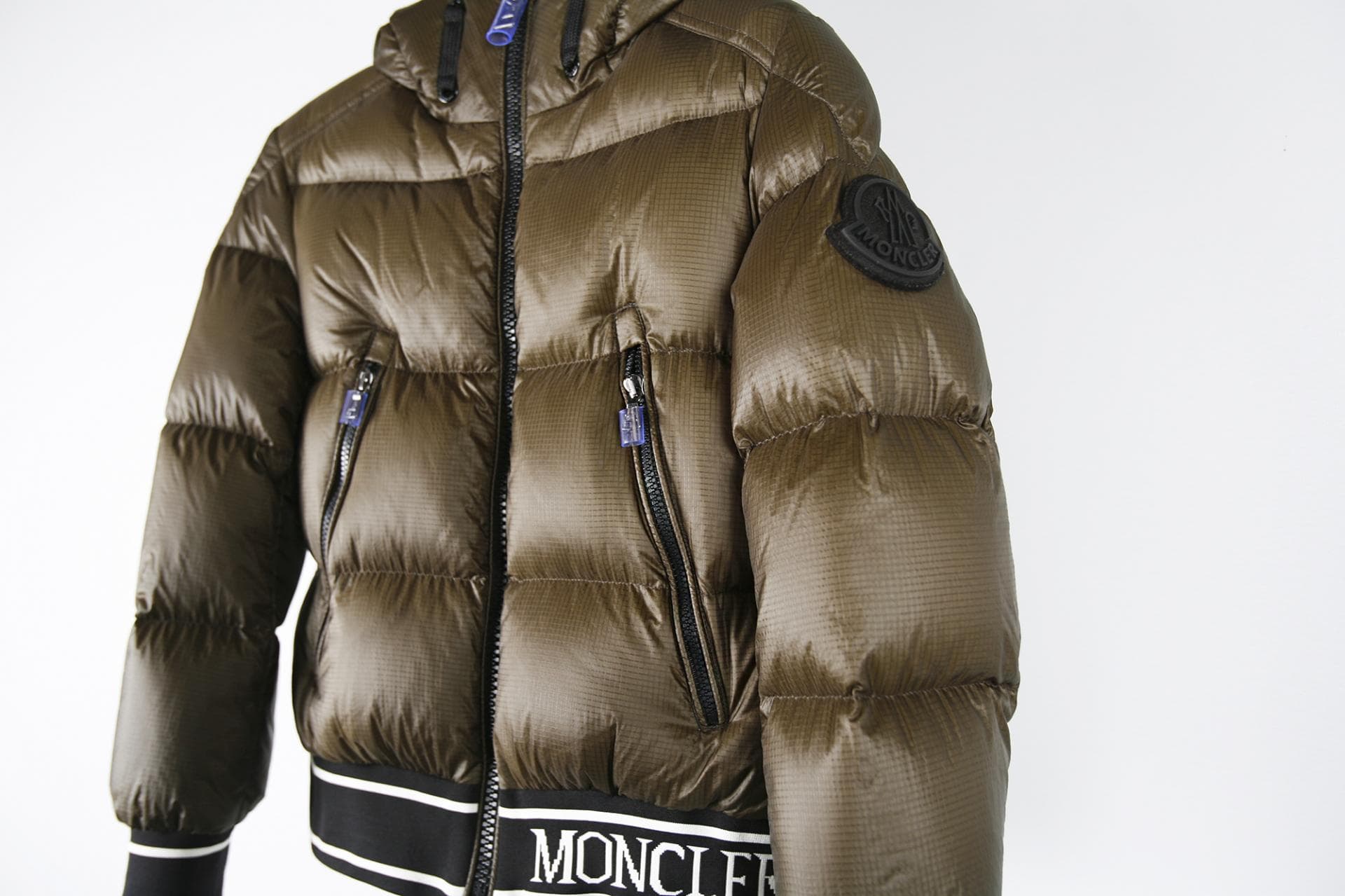 [Moncler 몽클레르] 밴드 장식 다운 자켓 상세