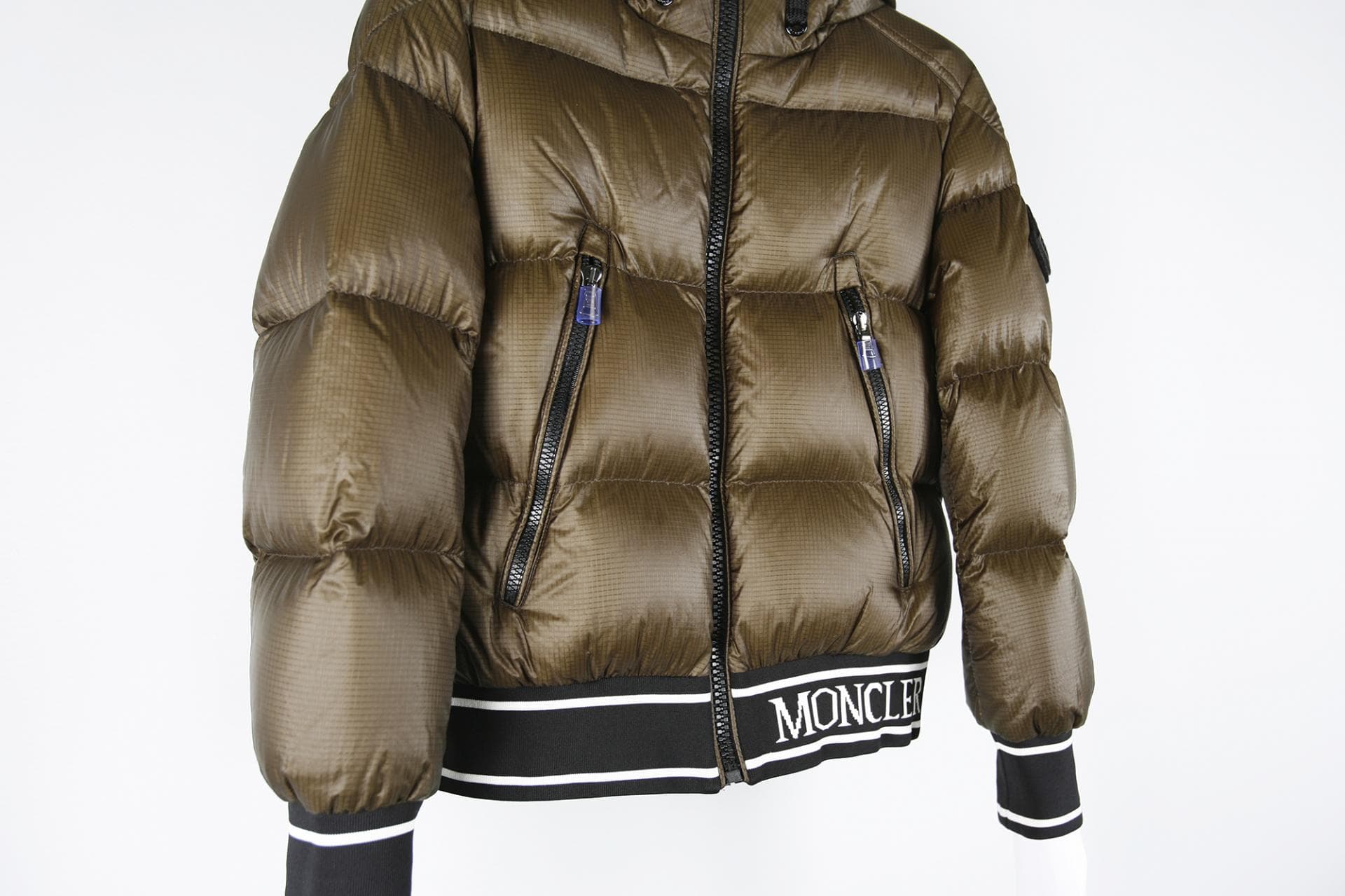 [Moncler 몽클레르] 밴드 장식 다운 자켓 상세