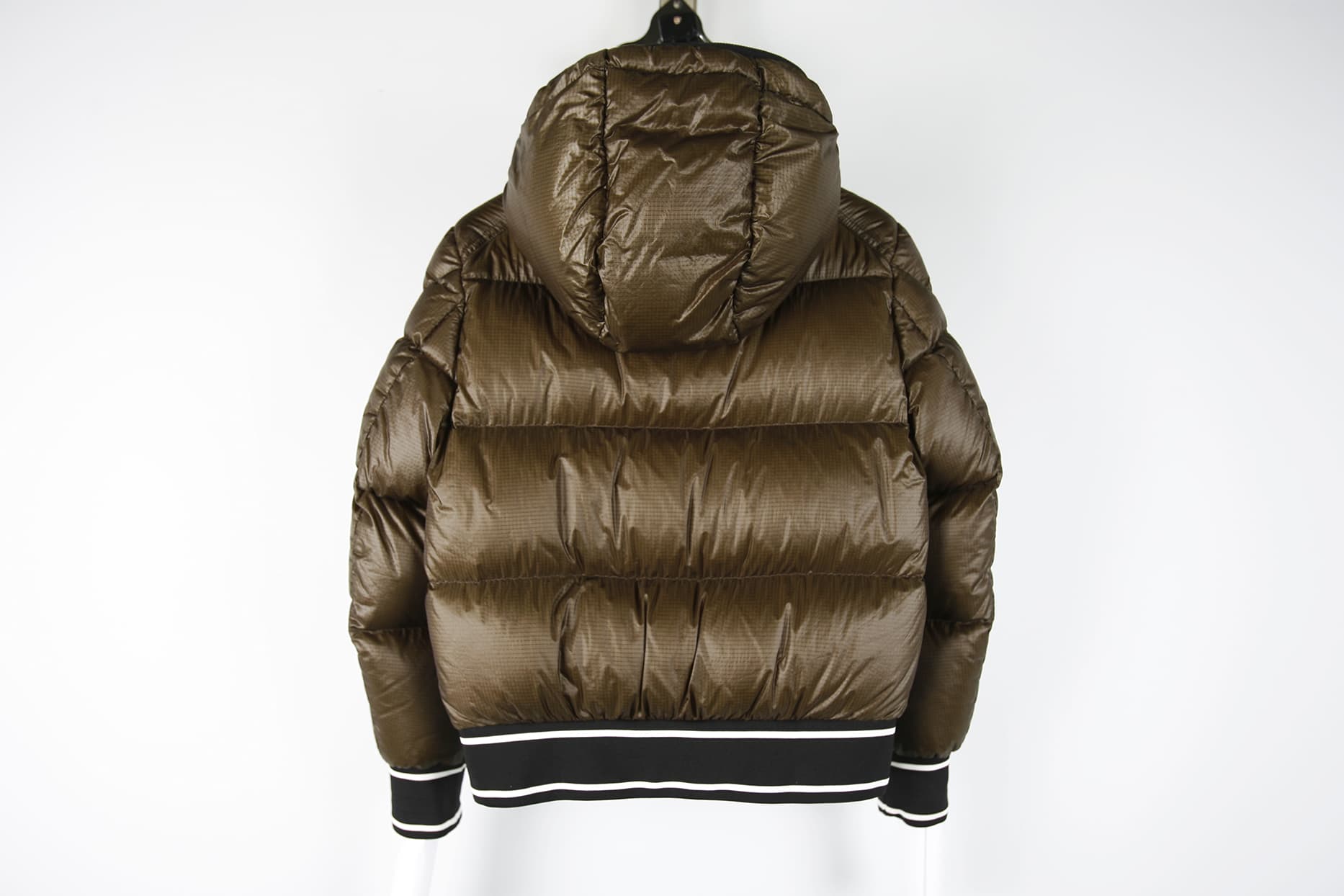 [Moncler 몽클레르] 밴드 장식 다운 자켓 상세