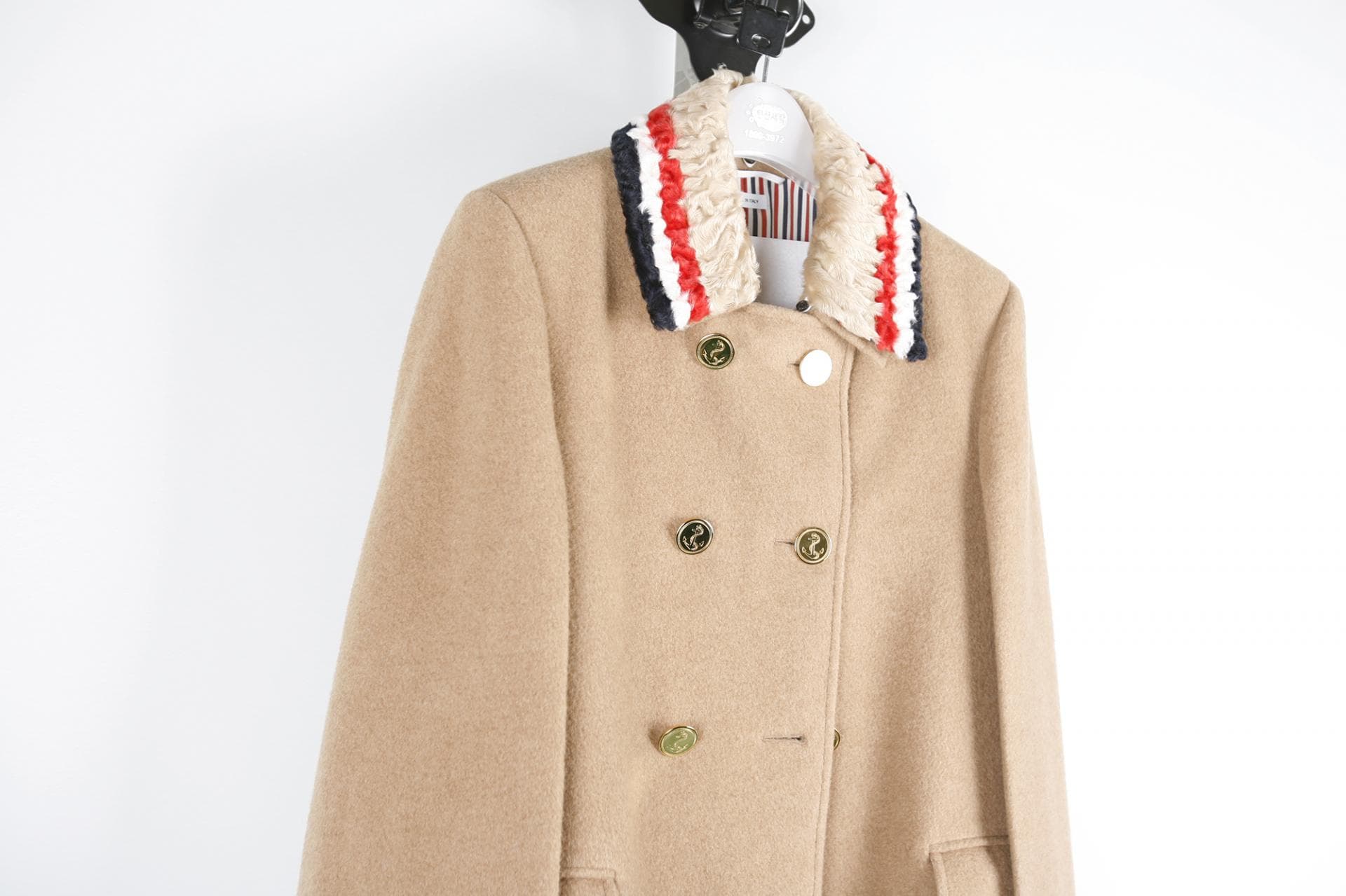 [ThomBrowne 톰브라운] 퍼 핀턱 케이프 상세