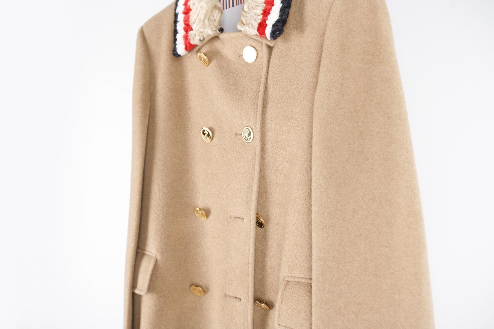 [ThomBrowne 톰브라운] 퍼 핀턱 케이프 상세