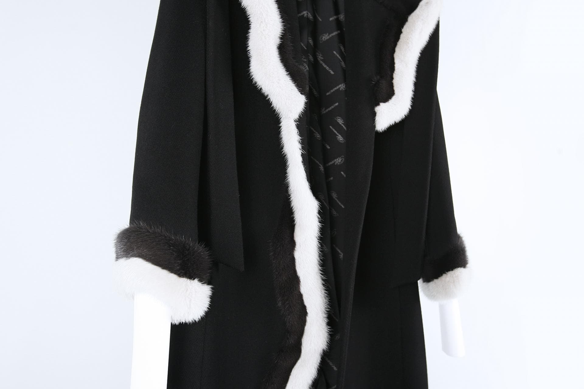 [Blumarine 블루마린] 퍼 장식 코트 상세