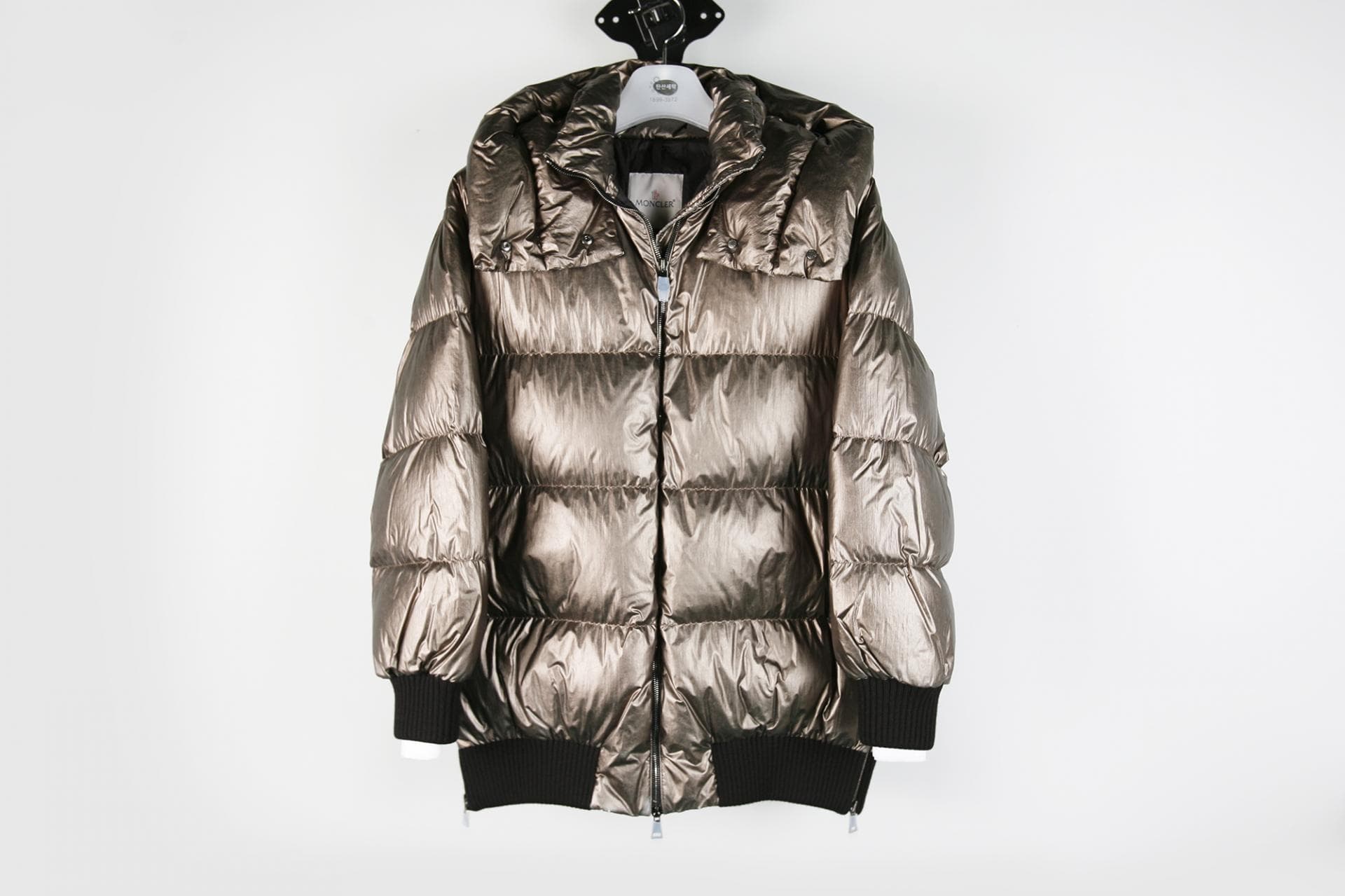[Moncler 몽클레르] 메탈릭 다운 자켓