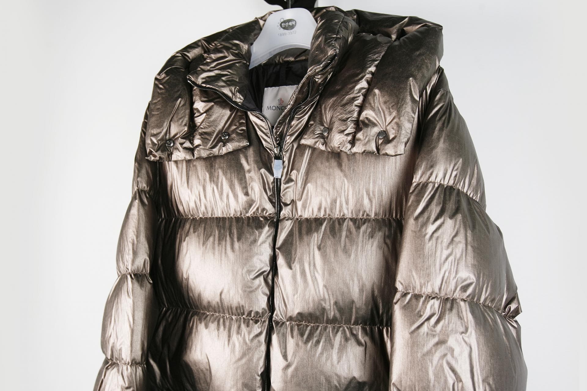 [Moncler 몽클레르] 메탈릭 다운 자켓 상세