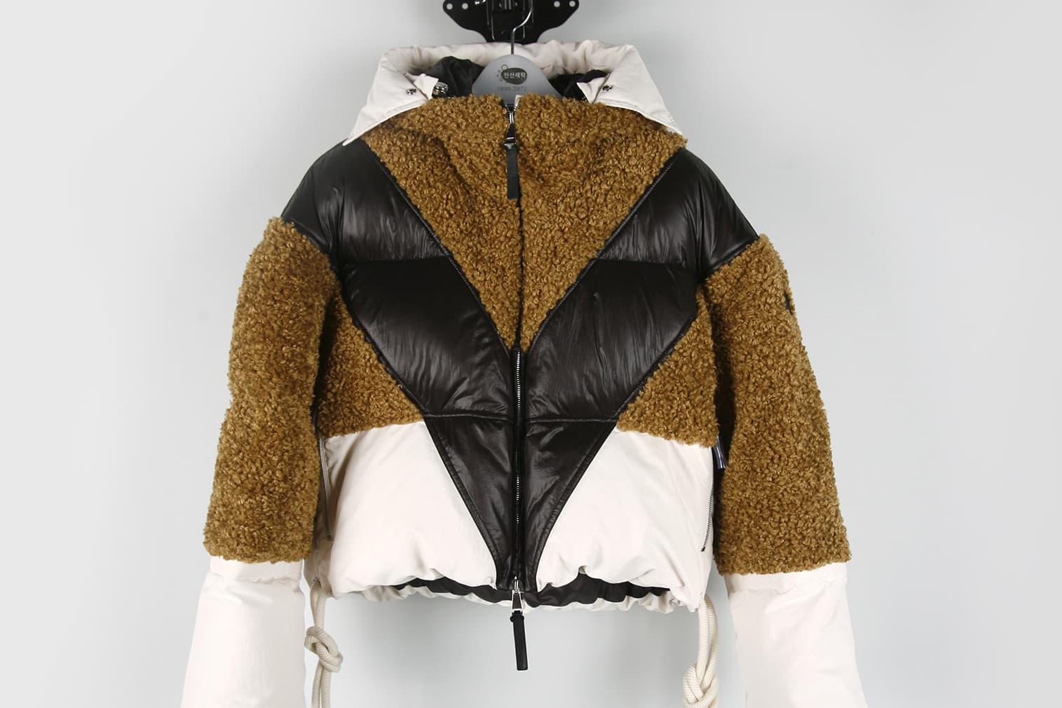 [Moncler 몽클레르] 시어링 다운 자켓 상세
