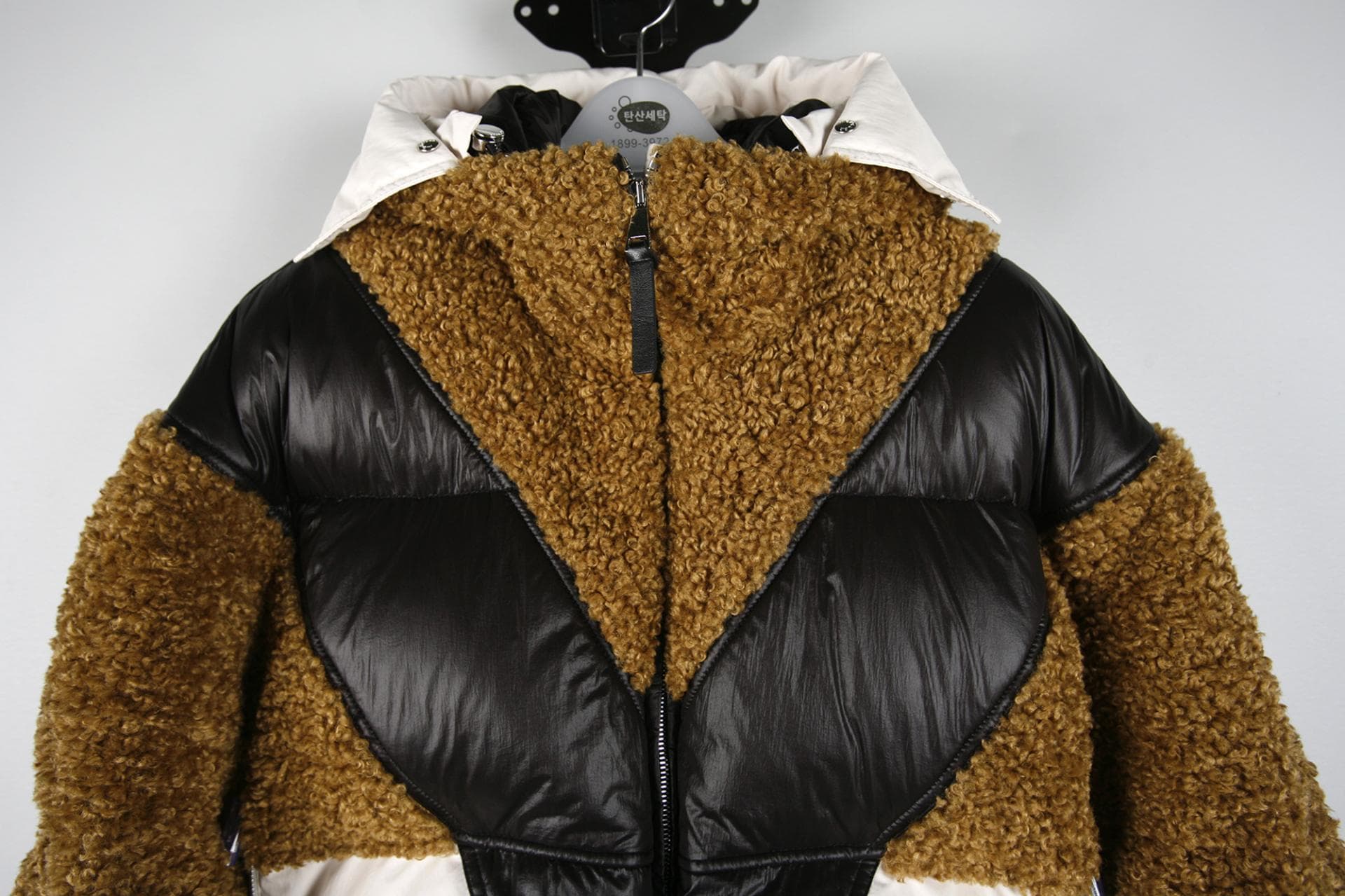 [Moncler 몽클레르] 시어링 다운 자켓 상세