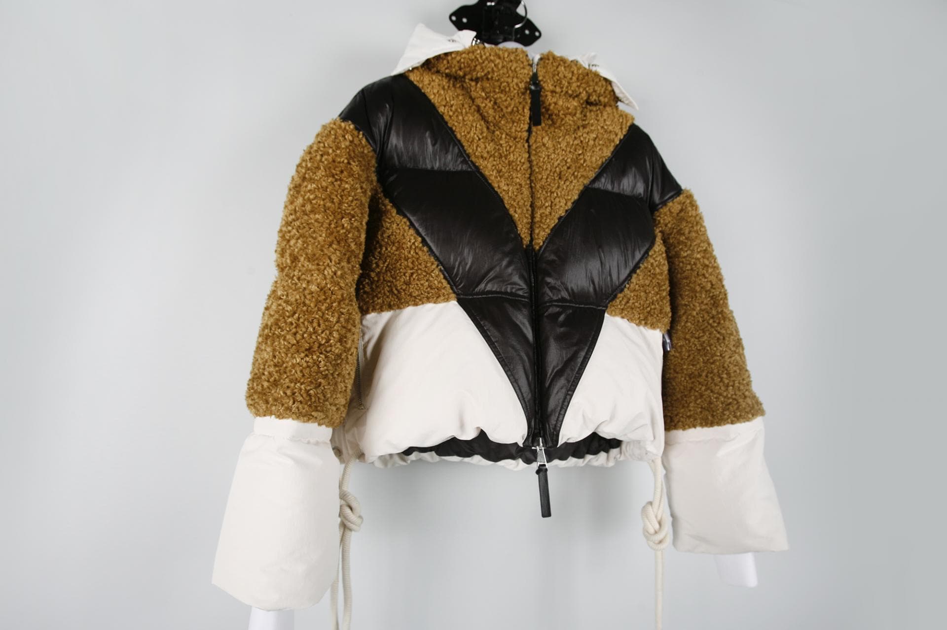 [Moncler 몽클레르] 시어링 다운 자켓 상세
