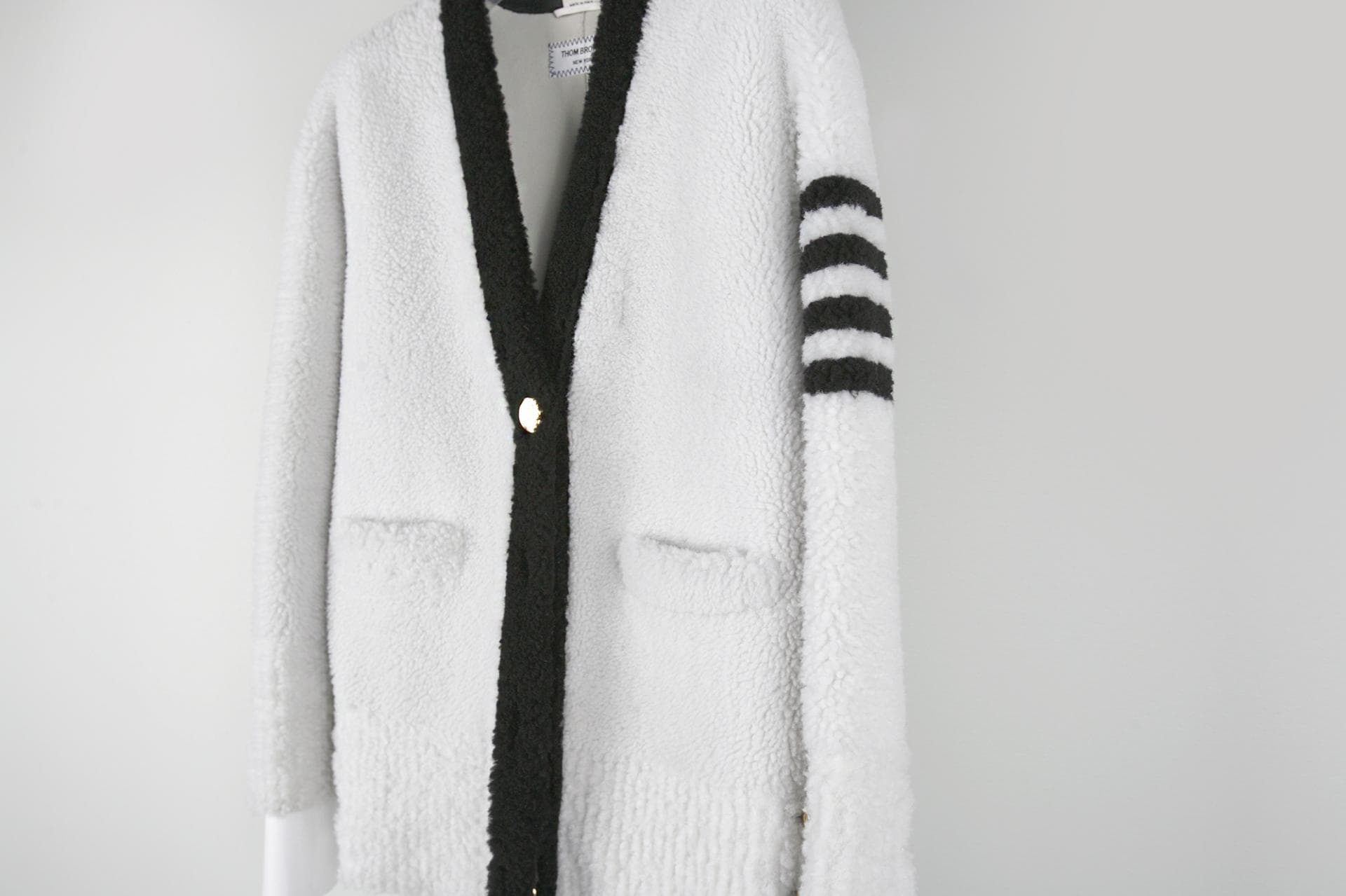 [Thom Browne 톰브라운] 시어링 가디건 상세