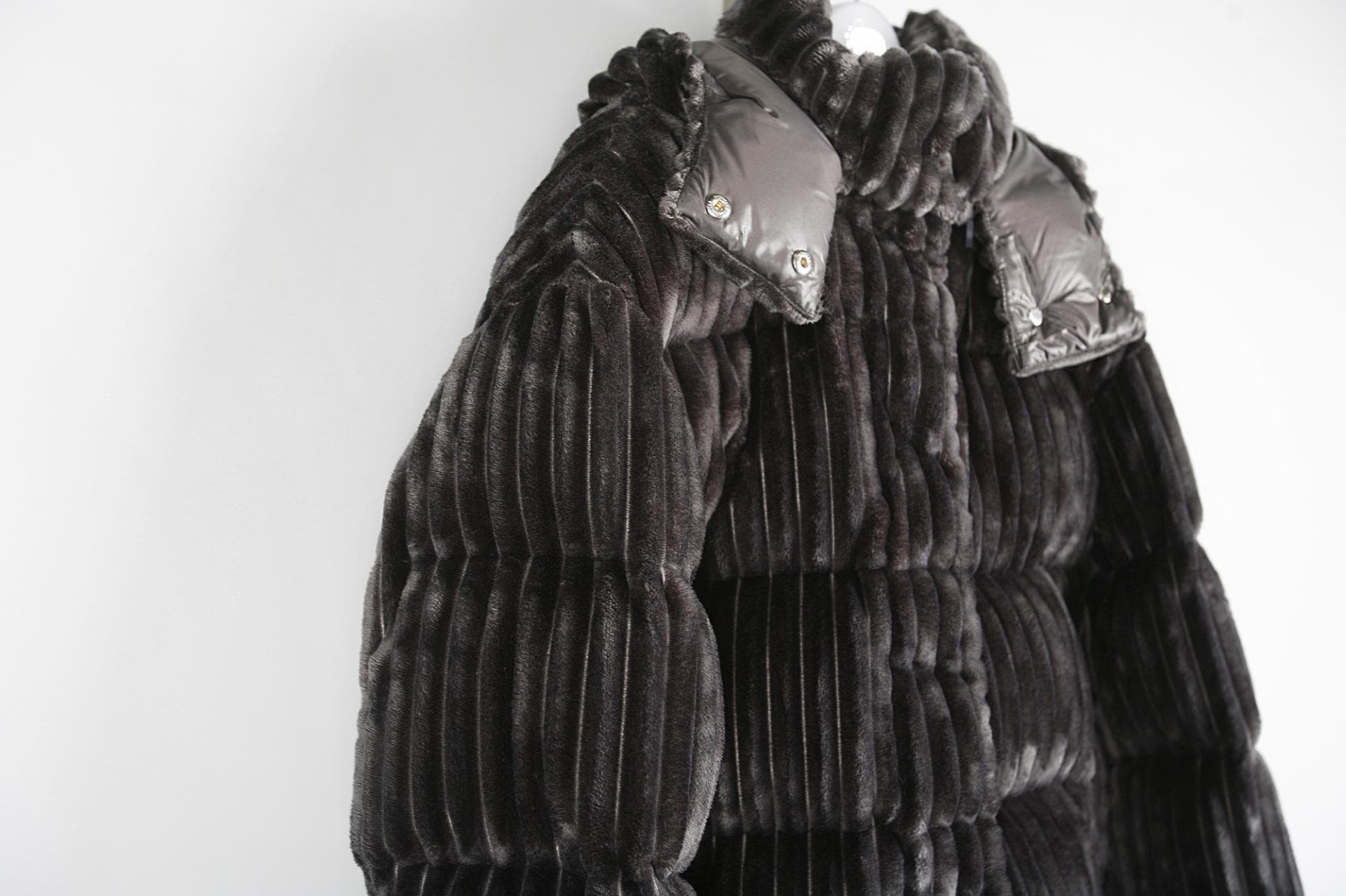 [Moncler 몽클레르] 코듀로이 다운 자켓 상세