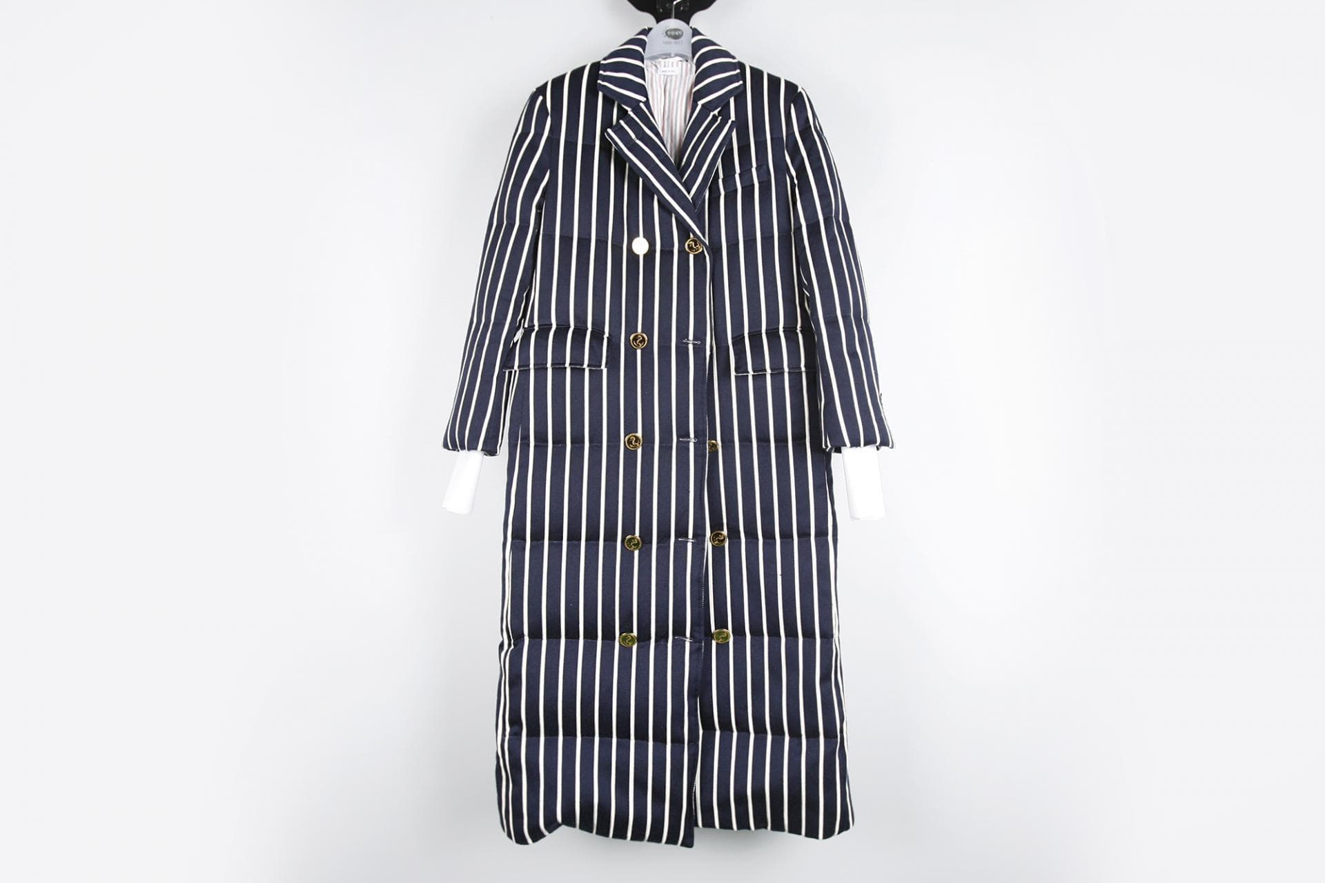 [Thom Browne 톰브라운] 스트라이프 패턴 다운 코트