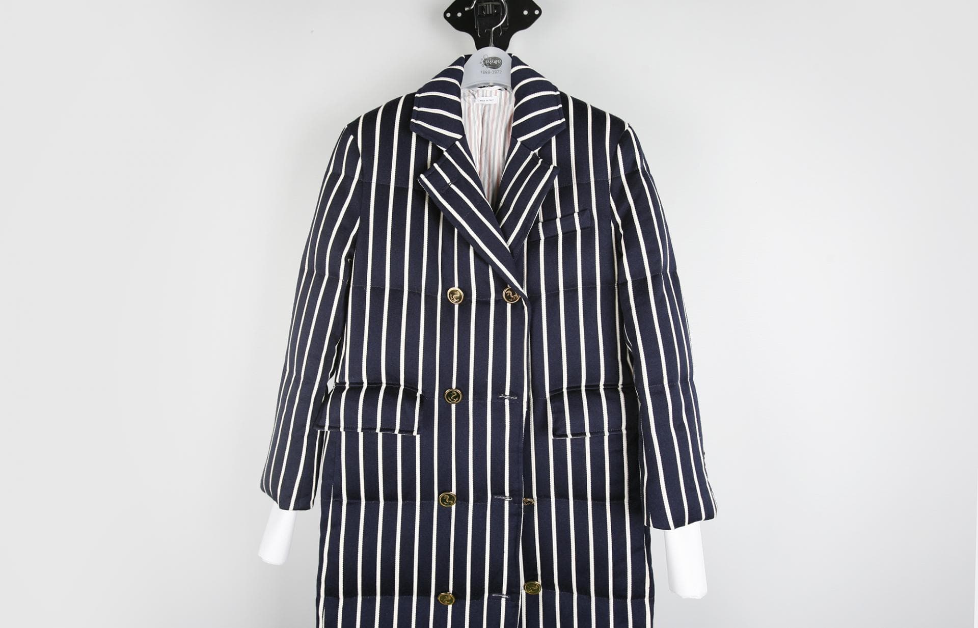 [Thom Browne 톰브라운] 스트라이프 패턴 다운 코트 상세