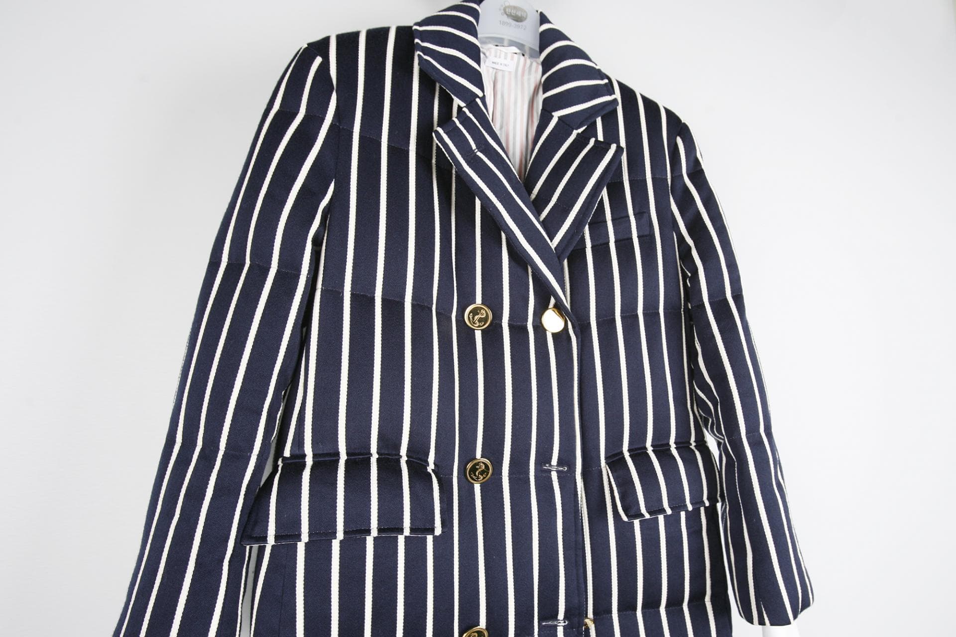 [Thom Browne 톰브라운] 스트라이프 패턴 다운 코트 상세