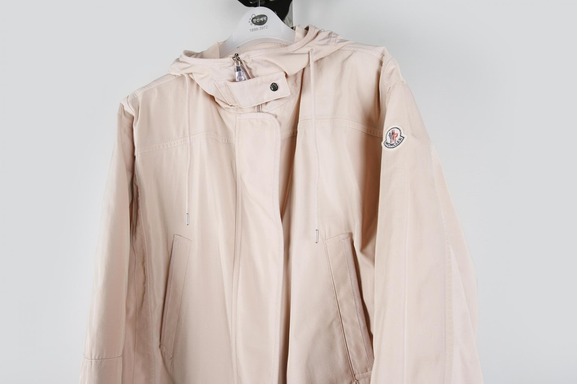 [Moncler 몽클레르] 스트링 후드 점퍼 상세