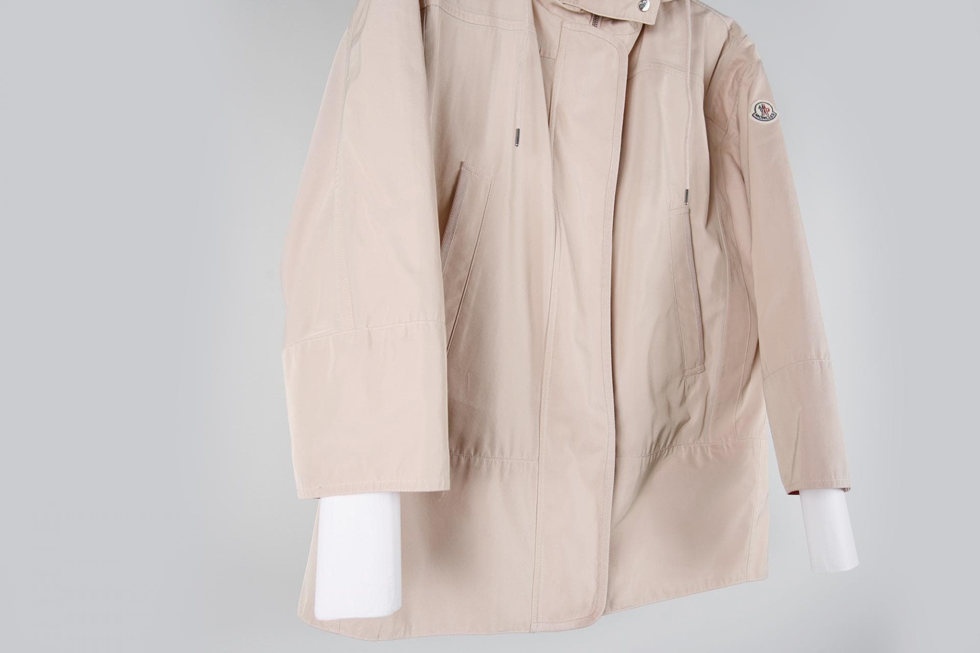 [Moncler 몽클레르] 스트링 후드 점퍼 상세
