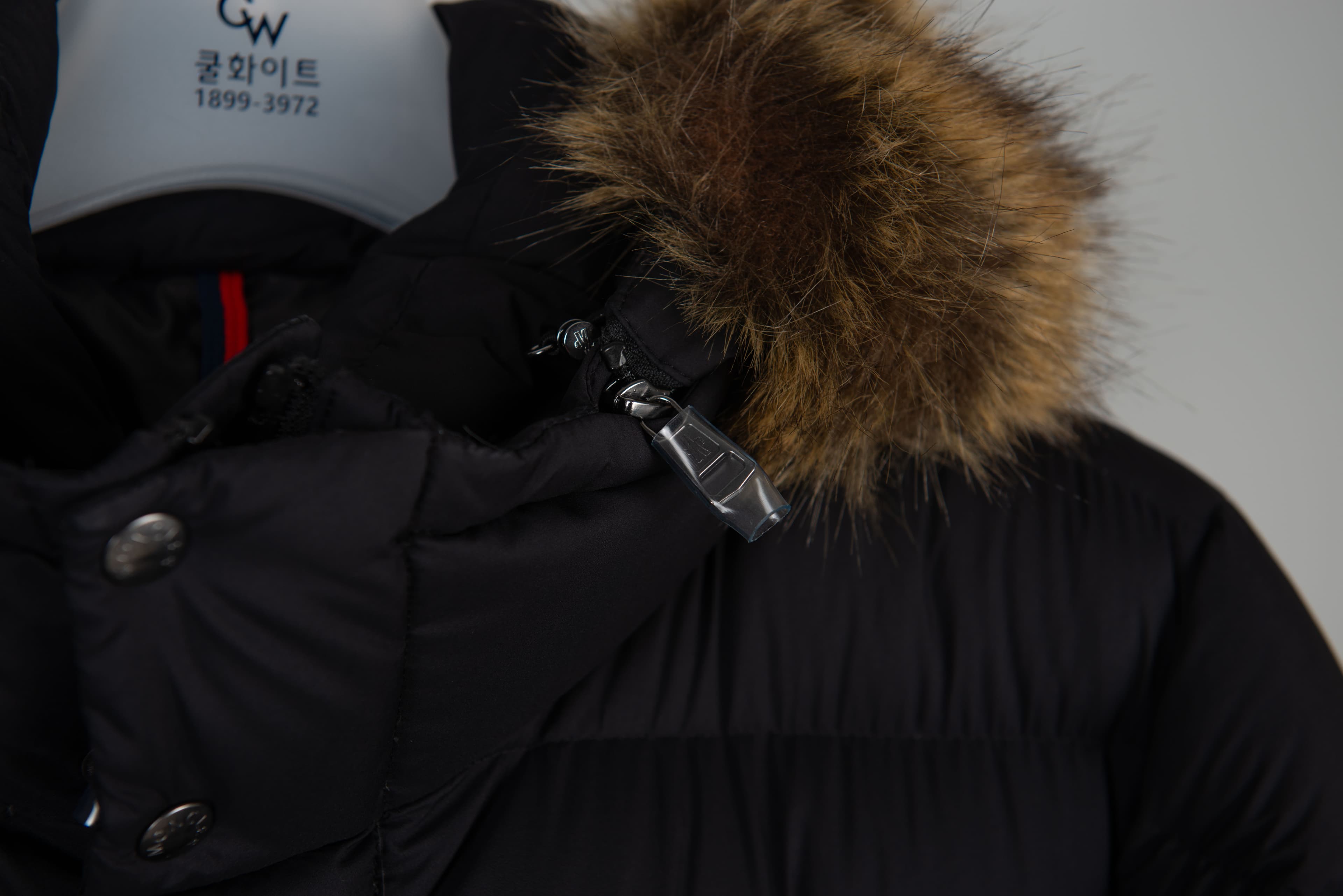 [MONCLER 몽클레르] 클루니 구스다운 자켓 상세