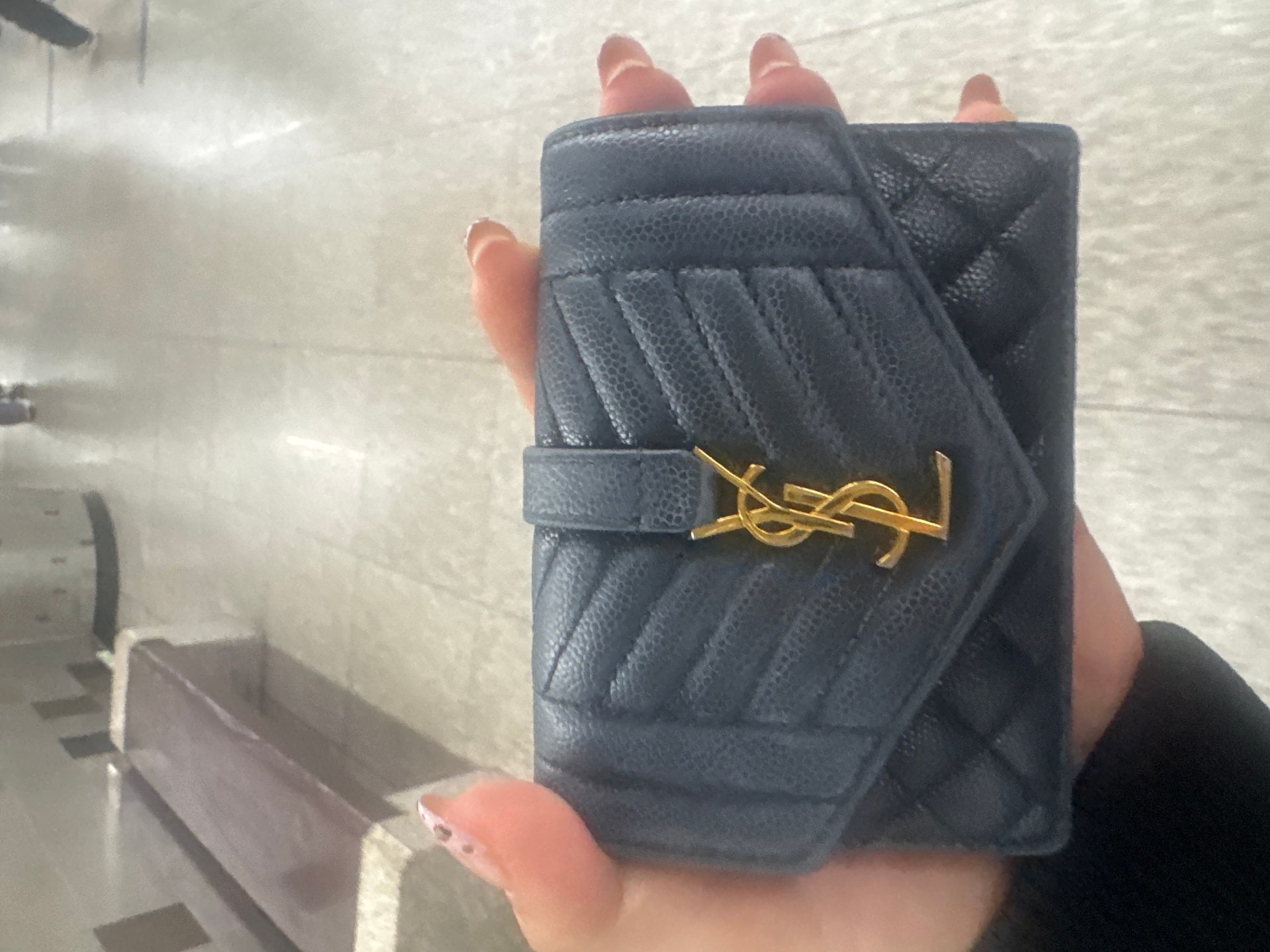 지갑 색 변질 첨부 사진 1
